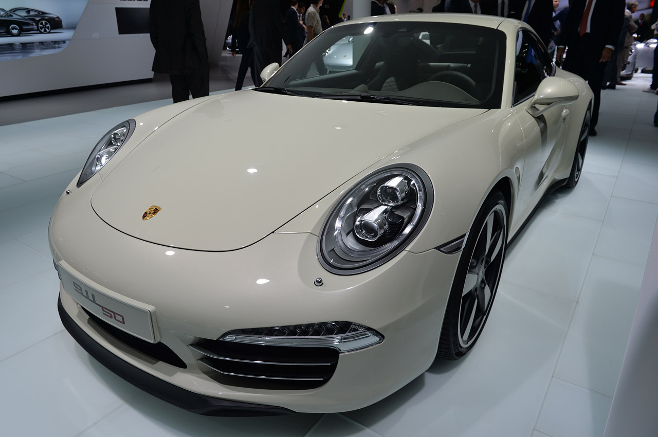 Порше чей производитель. Porsche 911 50. Порше 911 Юбилейная версия. Порше 911 винтажный. Porsche 911 Edition 50 years Porsche Design.